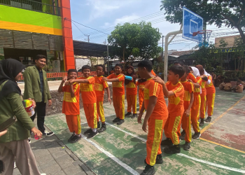 Wujudkan Keterampilan Digital, Mahasiswa KKN UPN Jatim Kenalkan Coding Pada Siswa SDN Medokan Ayu 1