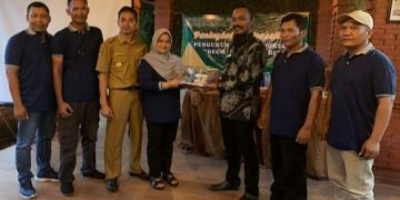 Enam Hari Jelang Purna-Tugas, Kades Sekapuk Kebanjiran Tamu, Pengen Adopsi Desa Miliarder