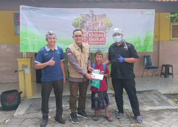 Akhir 2023, BMH Gerai Sidoarjo Salurkan Paket Bingkisan untuk Yatim Dhuafa