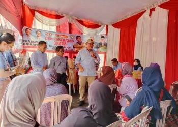 Bambang Haryo Gelar Pengobatan Gratis di Pasar Taman, juga Makan Gratis Kenalkan Program Prabowo Gibran