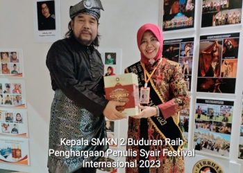 Kepala Sekolah dan Guru SMKN 2 Buduran Raih Penghargaan dalam Festival Syair Internasional  2023