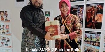 Kepala Sekolah dan Guru SMKN 2 Buduran Raih Penghargaan dalam Festival Syair Internasional  2023