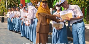 SMA Negeri 1 Taman Beri Apresiasi Siswanya Yang Berprestasi