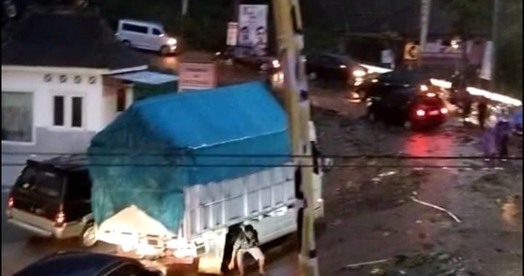 Longsor di Akses Masuk Wisata Telaga Sarangan, Tiga Warga Jadi Korban