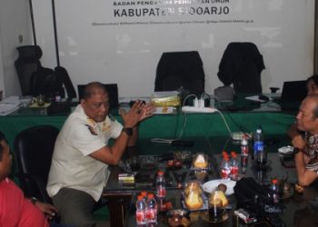 Dipasang Tak Sesuai Aturan, Satpol PP dan Bawaslu Sidoarjo Segera Bersihkan APK Parpol