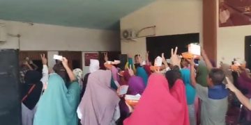Ketua TKD Sidoarjo Kampanyekan Prabowo-Gibran di Balai Desa Tarik