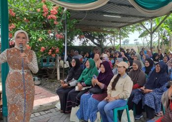 Arzeti Bilbina Beri Edukasi Pencegahan Stunting Pada Warga Sumberejo