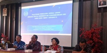 Unesa Beri Pelatihan Menulis Jurnal Ilmiah Bagi Guru SMKN 1 Surabaya