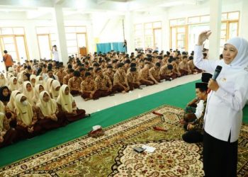 Gubernur Jatim Beri Semangat dan Motivasi Siswa SMA Negeri 1 Sidoarjo