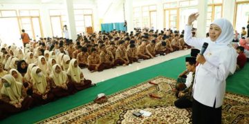 Gubernur Jatim Beri Semangat dan Motivasi Siswa SMA Negeri 1 Sidoarjo