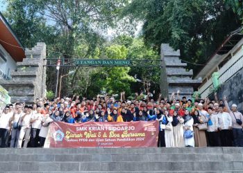 Siswa SMK Krian 1 Sidoarjo Lakukan Ziarah ke Wali 5 dan Doa Bersama