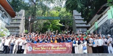 Siswa SMK Krian 1 Sidoarjo Lakukan Ziarah ke Wali 5 dan Doa Bersama