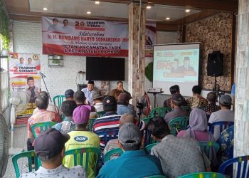 Bambang Haryo Ajak Petani di Tarik dan Prambon Makan Bersama