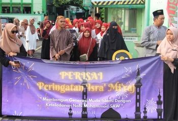SMK Plus NU Sidoarjo Rayakan Isro’ Mi’Roj Dengan Pawai Keliling