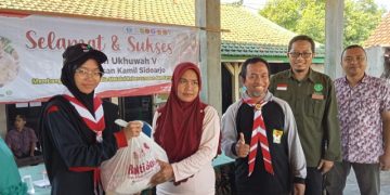Siswa SMPIT Insan Kamil Tetap Semangat Jalani Kemukh V di Musim Hujan