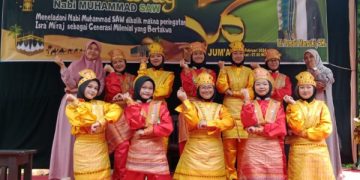 Tari Saman Meriahkan Peringatan Isra Mikraj di SMPN 3 Sidoarjo