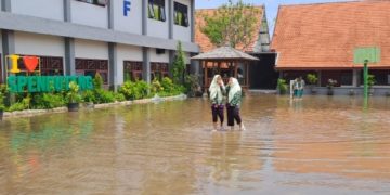 Jadi Langganan Banjir, Komisi D Desak Dinas P dan K Sidoarjo Segera Relokasi SMPN 2 Tanggulangin