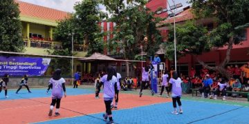 Tim Voli Pelajar Luar Kota Ramaikan Turnamen Bola Voli SMK Krian 1 Sidoarjo