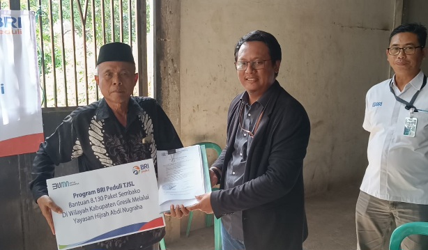 BRI Salurkan 8.130 Paket Sembako Untuk Warga Kesamben Kulon