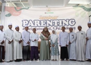 Bekali Pemahaman Pola Asuh Anak oleh Guru, MI Alfithrah Surabaya Gelar Seminar Parenting