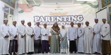 Bekali Pemahaman Pola Asuh Anak oleh Guru, MI Alfithrah Surabaya Gelar Seminar Parenting