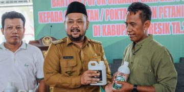 Tingkatkan Produktivitas Pangan, Gapoktan Gresik Dapat Bantuan Pupuk Organik dan Hayati Cair