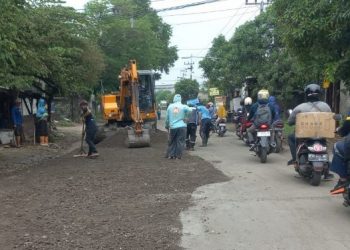 Aspal Tergerus Air Hujan, Tim URC Lakukan Penanganan Darurat