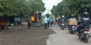 Aspal Tergerus Air Hujan, Tim URC Lakukan Penanganan Darurat