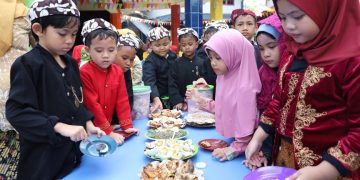 Gelar Seni Budaya Tradisional KB-TK Al Muslim Semarakkan Harjasda ke-165