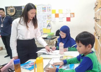 SD Al Falah Darussalam 2 ICP Kehadiran Miss Anabel Melihat Pembelajaran Buku Collins