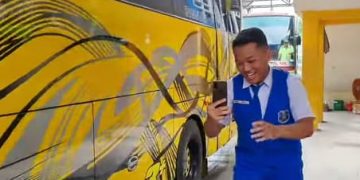 Siswa SMP Muhammadiyah 2 Taman Dapat Makna Kehidupan Jadi ‘Kernet’ Bus