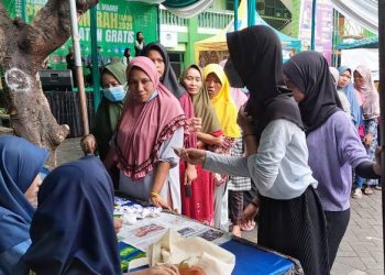 Ratusan Ibu-Ibu Serbu Gelar Pasar Murah di Komplek YPM Panjunan