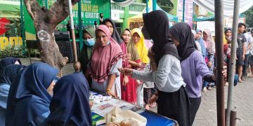 Ratusan Ibu-Ibu Serbu Gelar Pasar Murah di Komplek YPM Panjunan