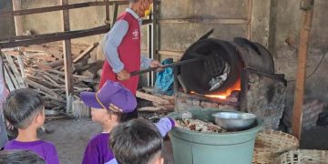Pengusaha Krupuk Pasir Bertahan Di Tengah Harga Tepung Melambung