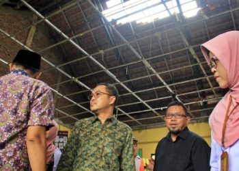 Komisi D DPRD Sidoarjo Sidak SDN Sumput, Minta Dinas P dan K Segera Lakukan Perbaikan