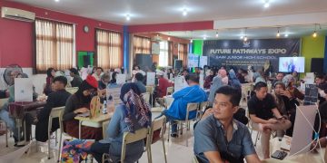Siswa SMP SAIM Persentasi Rencana Karier di Hadapan Orang Tuanya