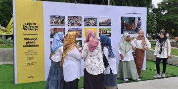 Pemuda Sidoarjo Gelar Aksi Sejuta Senyum