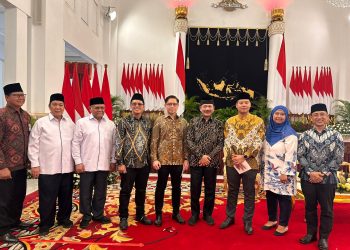 Presiden, Wapres, Menhan Prabowo dan Hendy Setiono HIPMI Syariah Serahkan Zakat ke Baznas di Istana Negara
