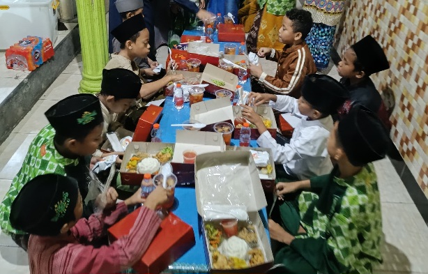 BRI Kanca Krian Salurkan Sembako Pada Pondok Pesantren Panti Asuhan Sabilul Ulum
