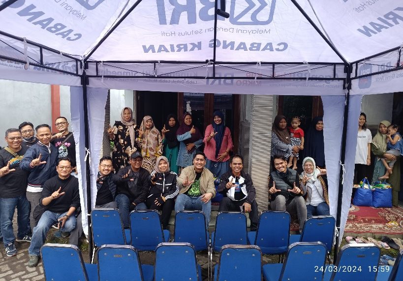 BRI Kanca Krian Bagikan Bingkisan Lebaran Kepada Warga Sekitarnya