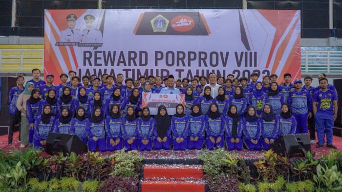 Bupati Gresik Serahkan Reward Rp 9,2 Miliar kepada Atlet Peraih Medali Proprov 2023