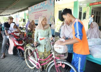 Yayasan Al Muslim Jatim Salurkan Ribuan Paket Sembako Secara Drive Thru
