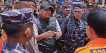 Bersama Kasal, Bupati Gresik Kembali Salurkan Bantuan Pascagempa ke Bawean