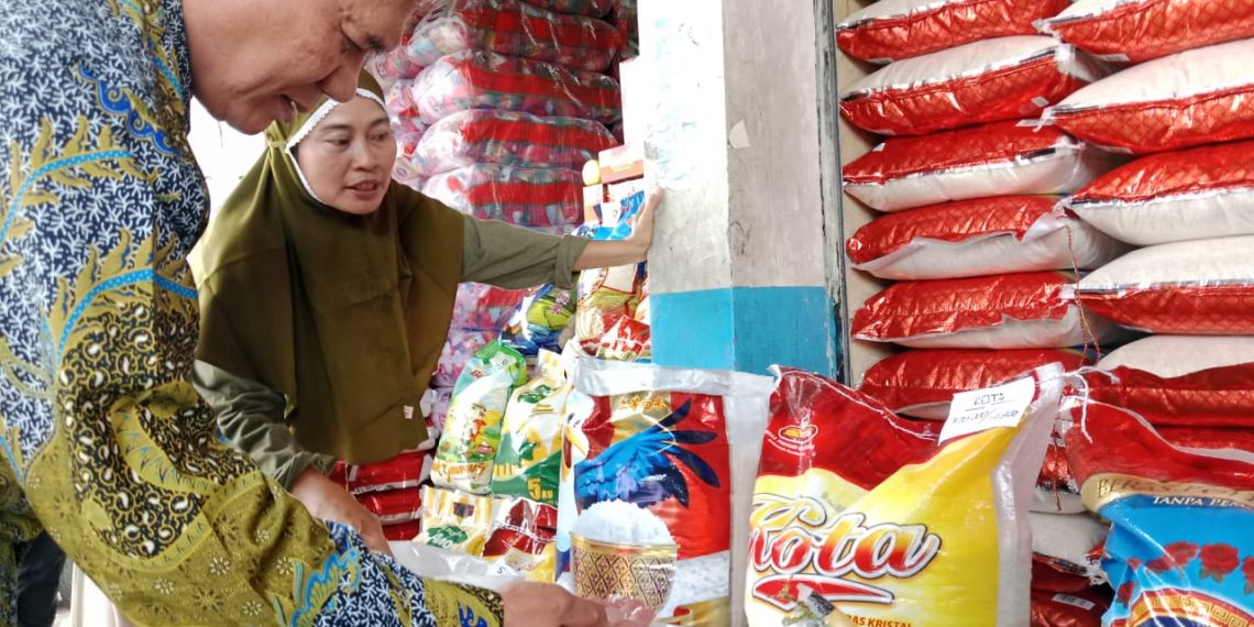 Tinjau Pedagang Beras, Bambang Haryo Diwaduli Ongkos Giling Padi Mahal Picu Kenaikan Harga