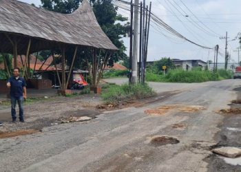 Warga Dukung Gus Muhdlor Tuntaskan Masalah Jalan Rusak dengan Betonisasi  