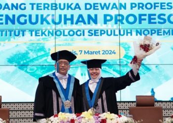 Luar Biasa, Pasutri Dikukuhkan Profesor Bareng di ITS
