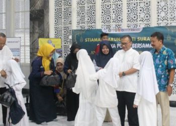 STIAMAK Barunawati Surabaya Berbagi Santunan ke Panti Asuhan