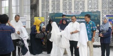 STIAMAK Barunawati Surabaya Berbagi Santunan ke Panti Asuhan