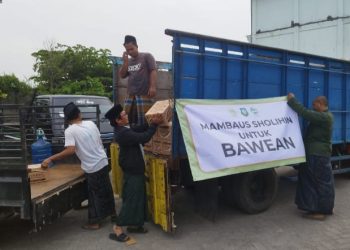 Peduli Korban Gempa Bawean, Keluarga Besar Ponpes Mambaus Sholihin Gelontor Bantuan