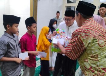 Berbagi Kebahagiaan Bersama Anak Yatim, Abah Usman Mohon Do’a Restu